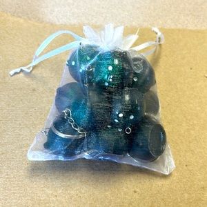 1 Pack of 16 black with green glitter resin cartoon animal keychains